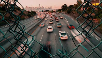 会受处罚吗？部分成都球迷赛后再现不当行为，投掷水瓶+看台斗殴