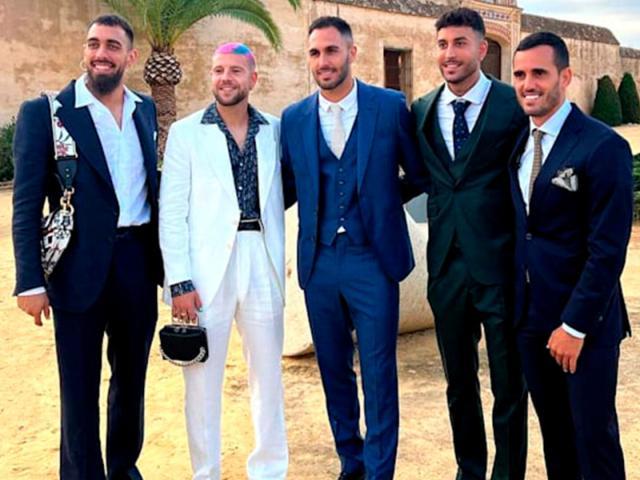 1708529672687016829.jpg 1708529617894.jpg